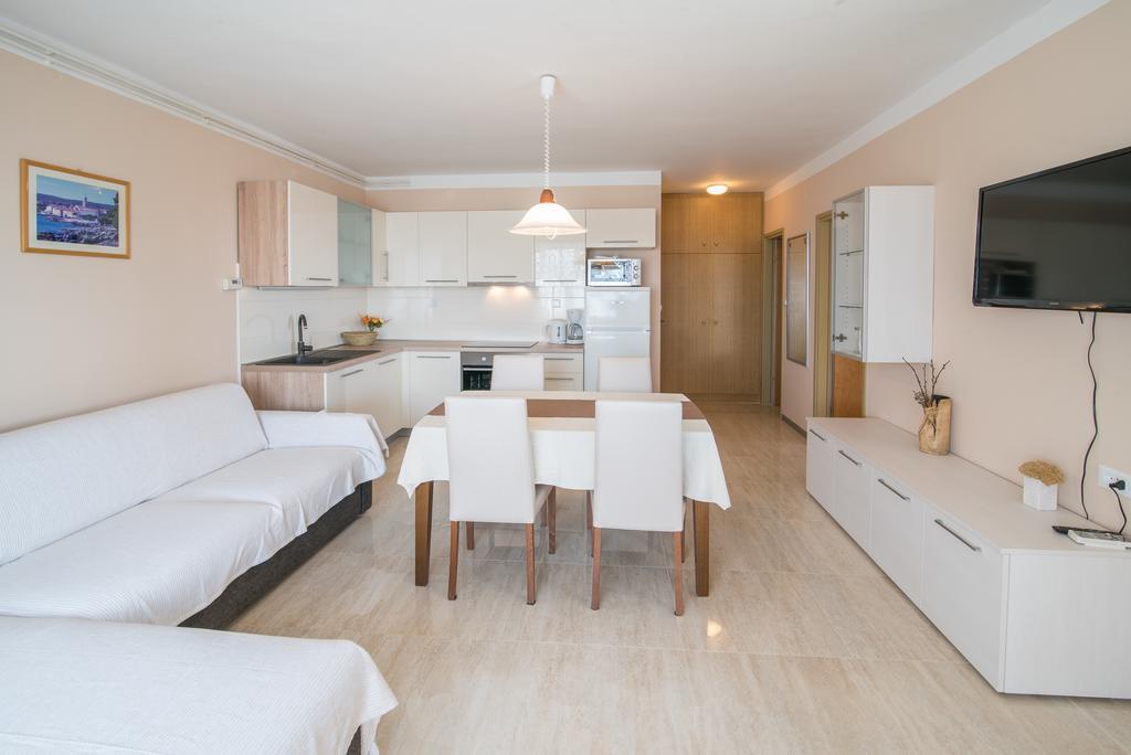 Apartments Villa Ana كرك المظهر الخارجي الصورة