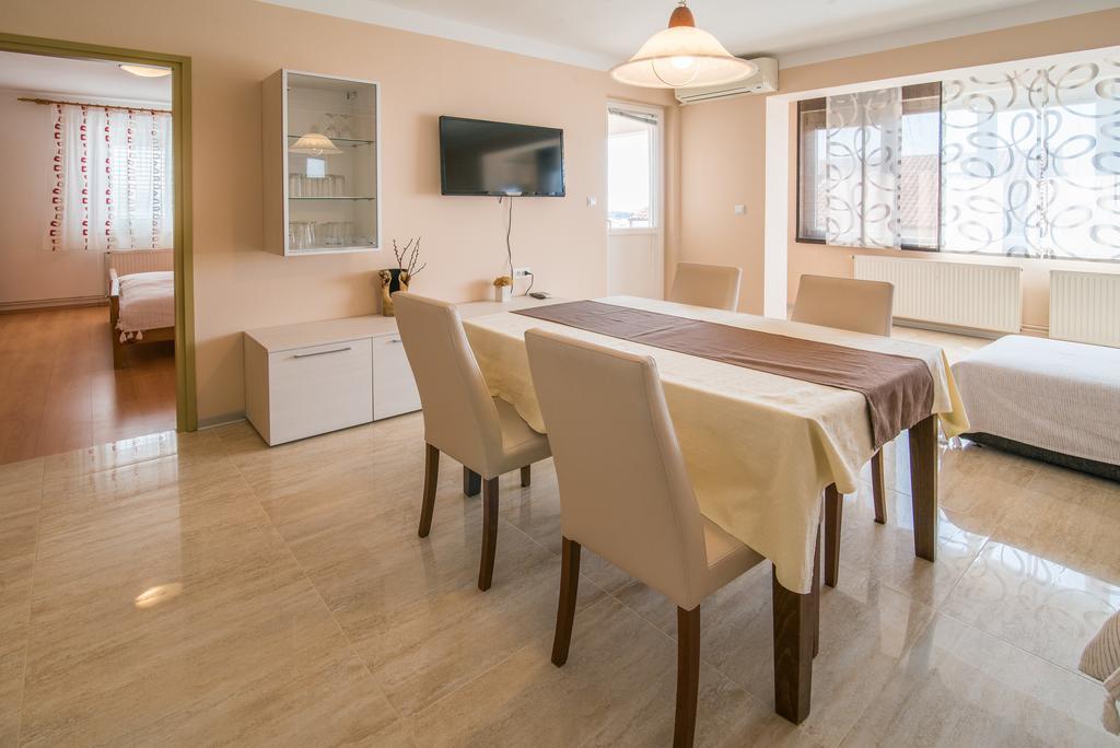 Apartments Villa Ana كرك المظهر الخارجي الصورة